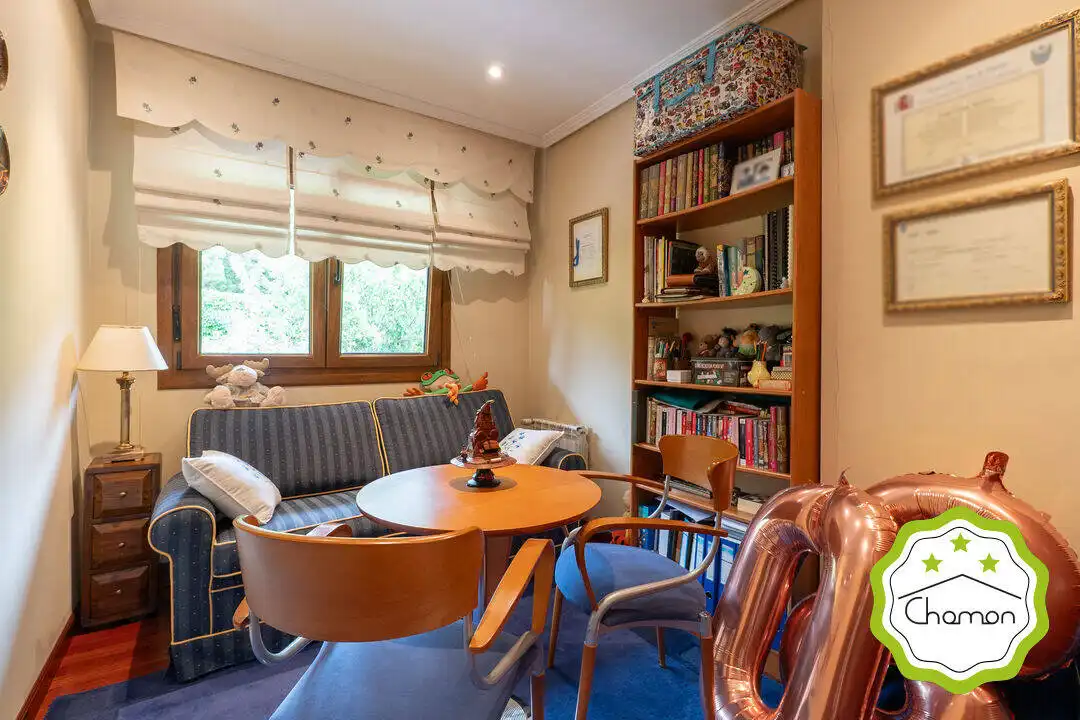 Living room of Houses for sale in Castro-Urdiales  with Heating and Furnished