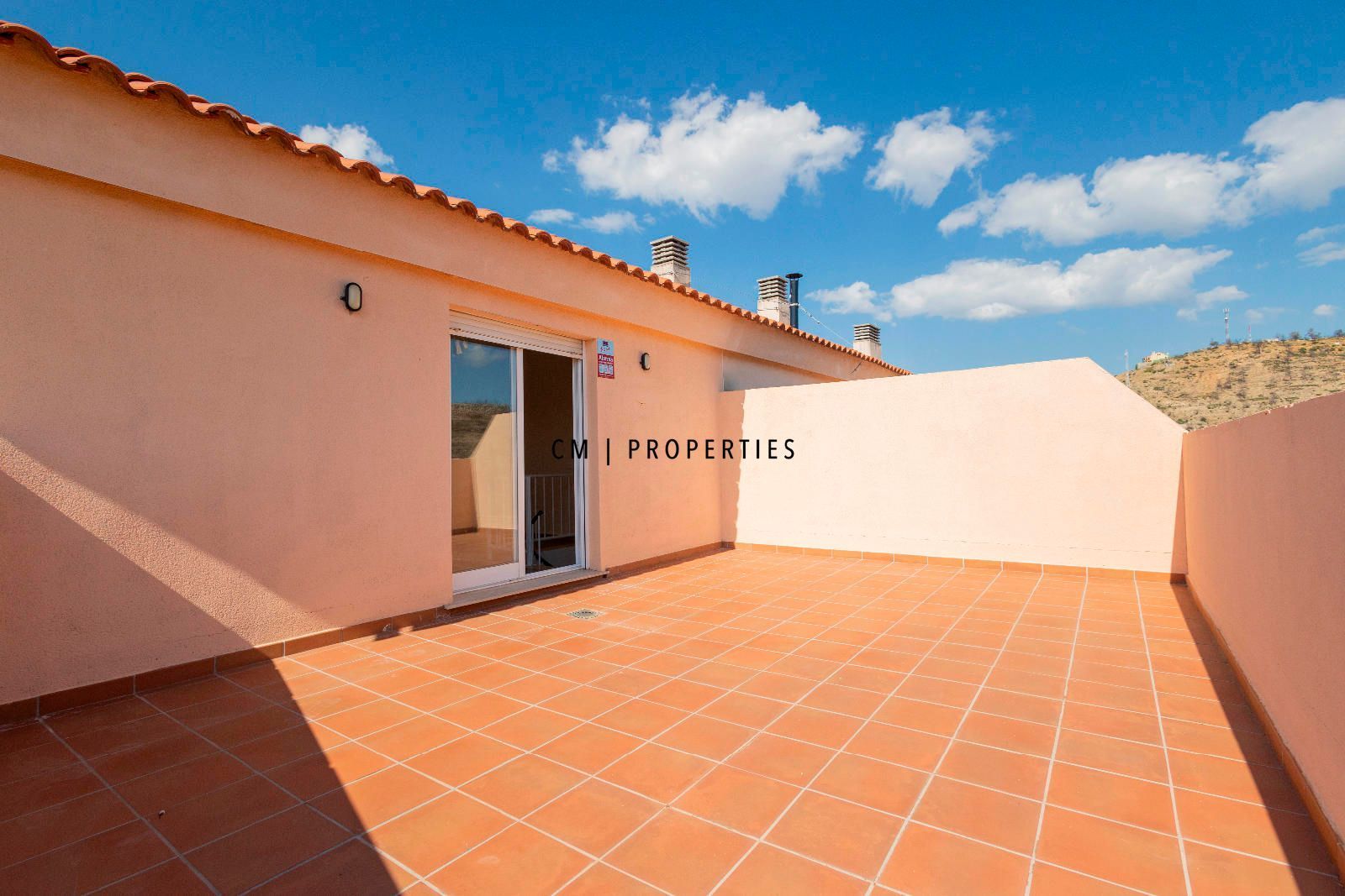 Terrasse von Dachboden zur Miete in Toràs mit Terrasse, Abstellraum und Schwimmbad