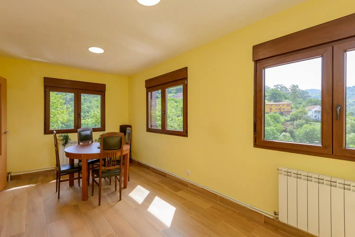 Comedor de Casa o chalet en venta en Langreo con Aire acondicionado, Calefacción y Jardín privado