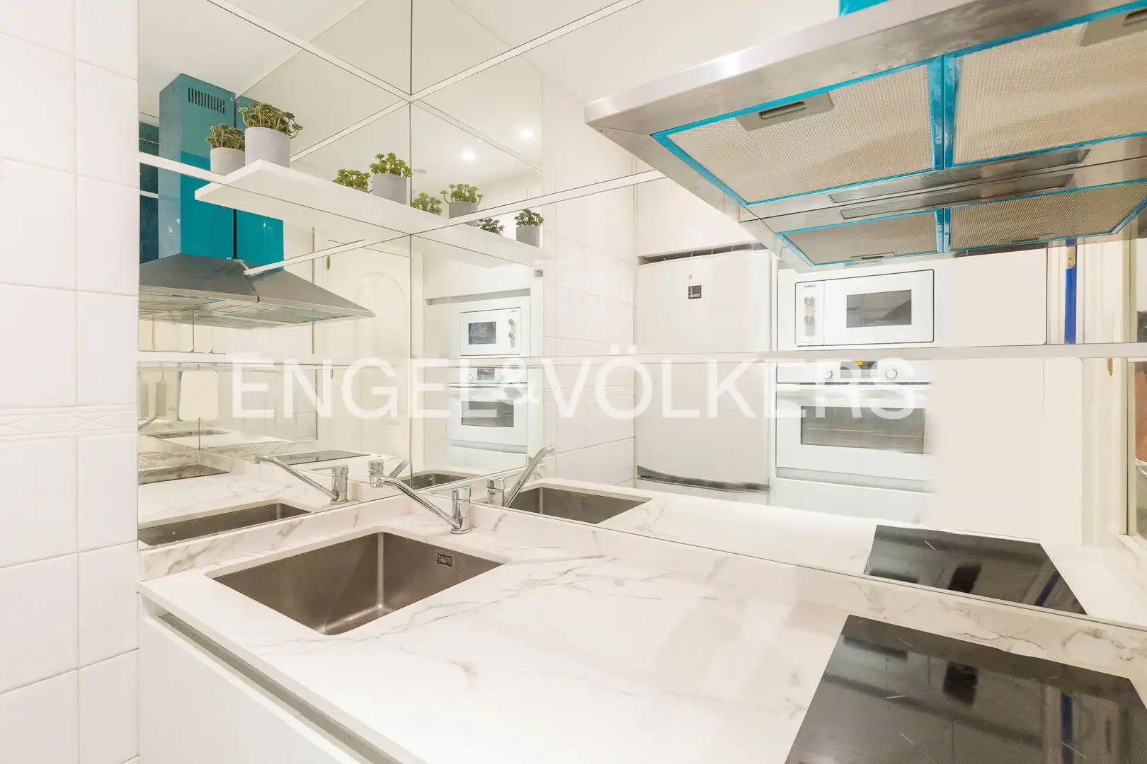Kitchen of Flat for rent in Madrid  with Air Conditioner, Heating and Parquet flooring