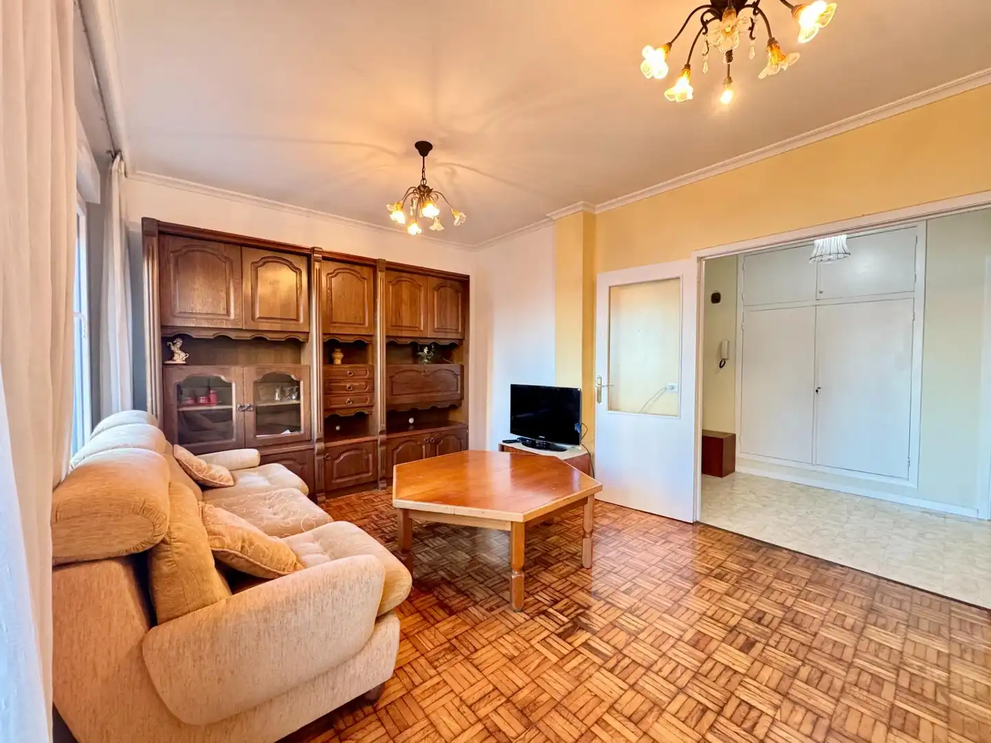 Living room of Flat for sale in Vilanova de Arousa  with Heating, Terrace and Furnished