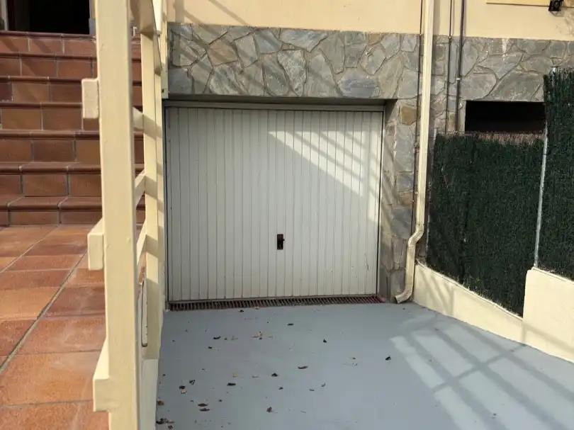 Aparcament de Casa o xalet en venda en Miraflores de la Sierra amb Terrassa