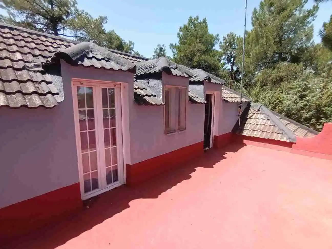 Vista exterior de Casa o xalet en venda en Marugán amb Calefacció, Jardí privat i Terrassa