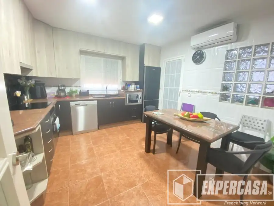 Kitchen of Houses for sale in Torrent  with Air Conditioner, Heating and Terrace