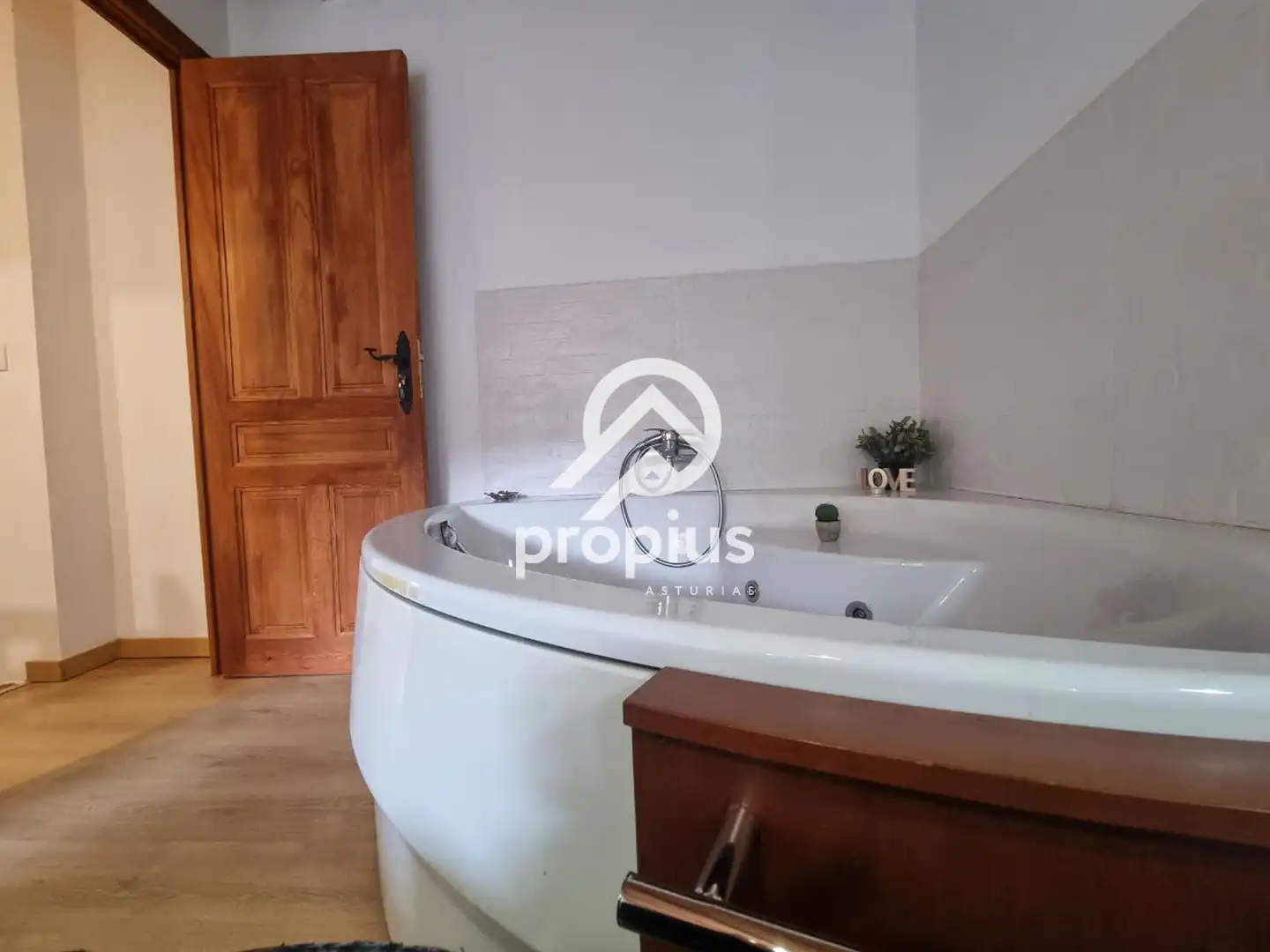 Badezimmer von Einfamilien-Reihenhaus zum Verkauf in Cangas de Onís mit Heizung und Terrasse