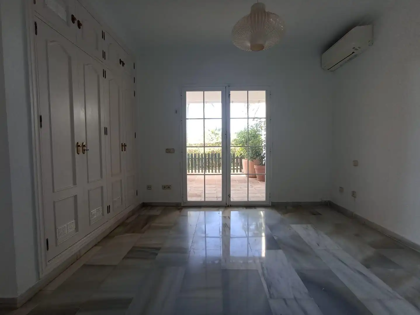 Terraced house with pool for sale in Manilva Pueblo, imagen 3