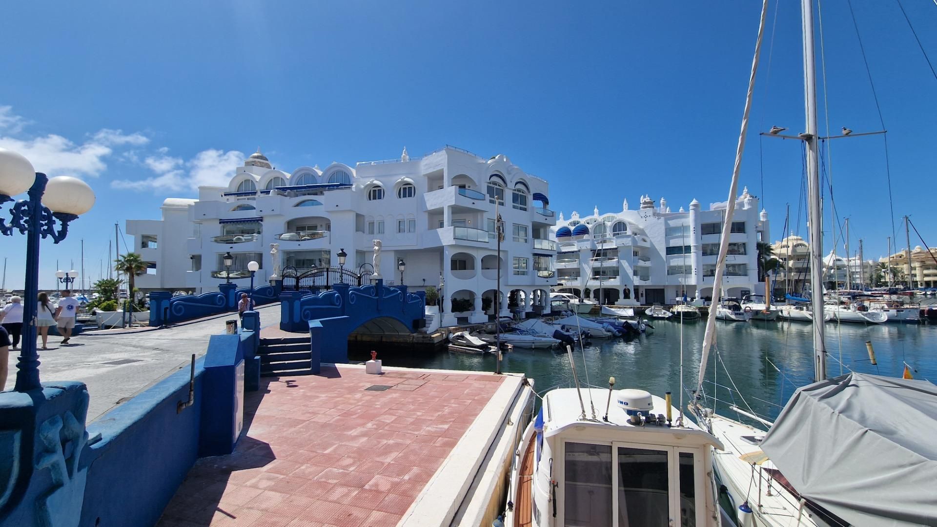 Vista exterior de Garatge en venda en Benalmádena