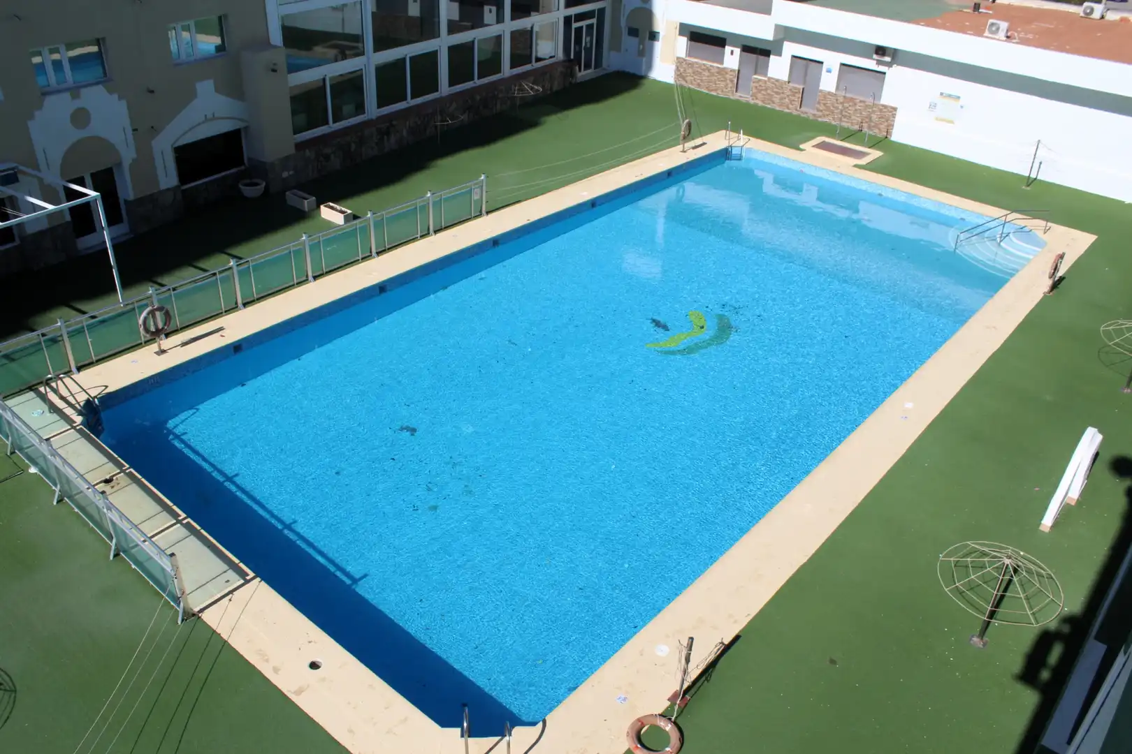 Piscina de Apartamento en venta en Roquetas de Mar con Terraza, Amueblado y Horno