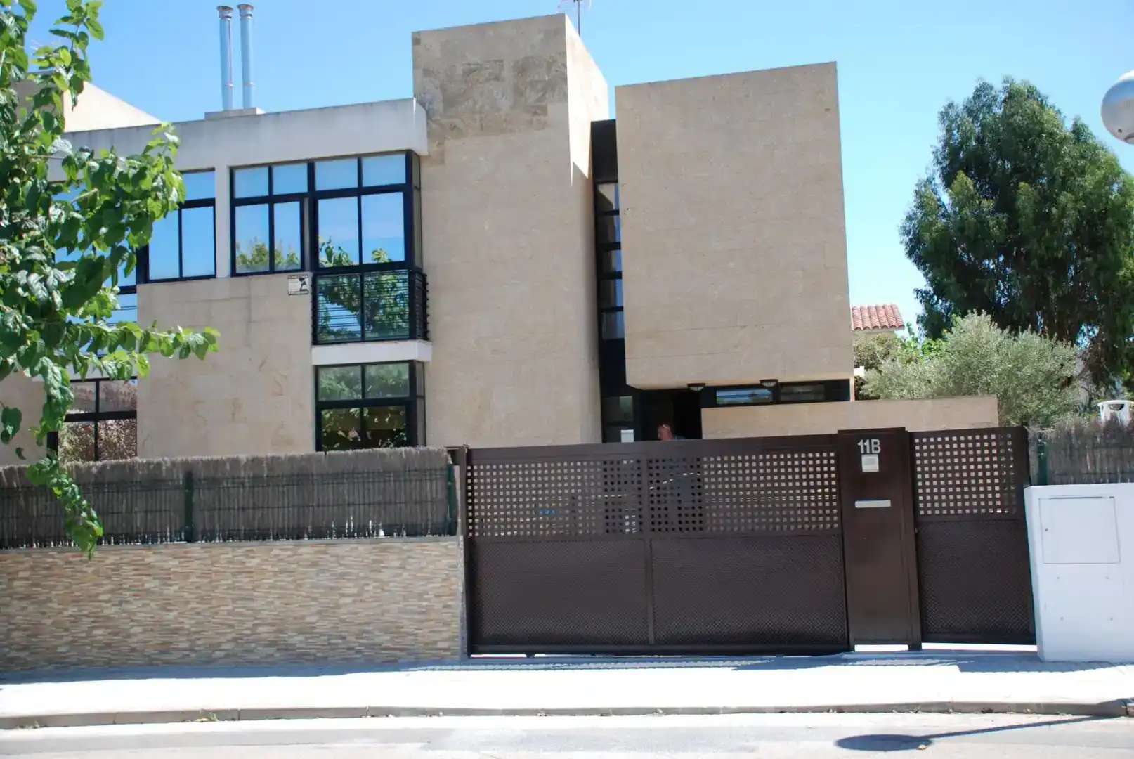 Vista exterior de Casa adosada en venda en Salou amb Aire condicionat i Balcó