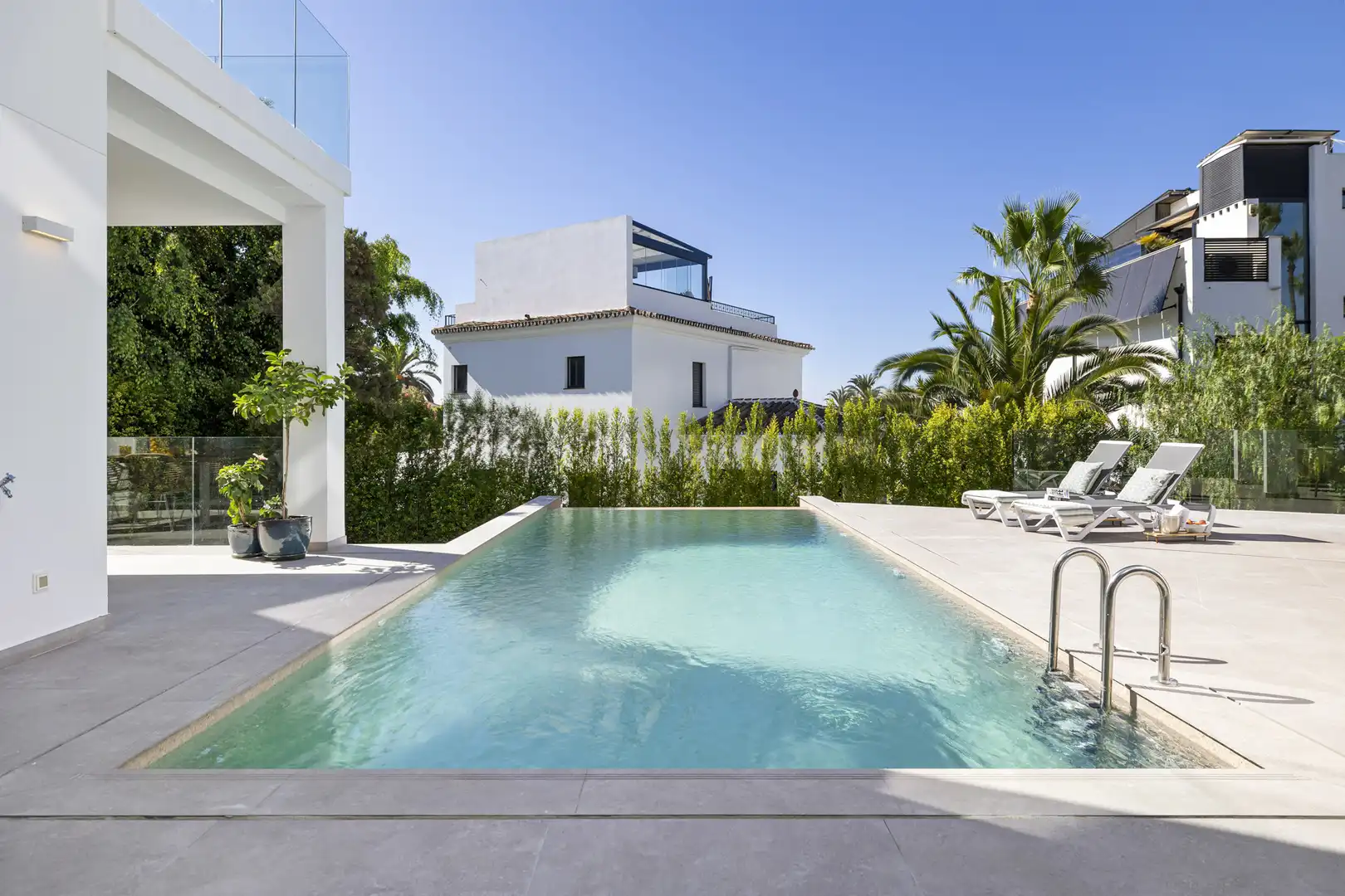 Piscina de Casa o xalet en venda en Marbella amb Aire condicionat, Jardí privat i Terrassa