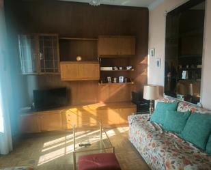 Sala d'estar de Pis en venda en  Madrid Capital amb Aire condicionat, Calefacció i Parquet