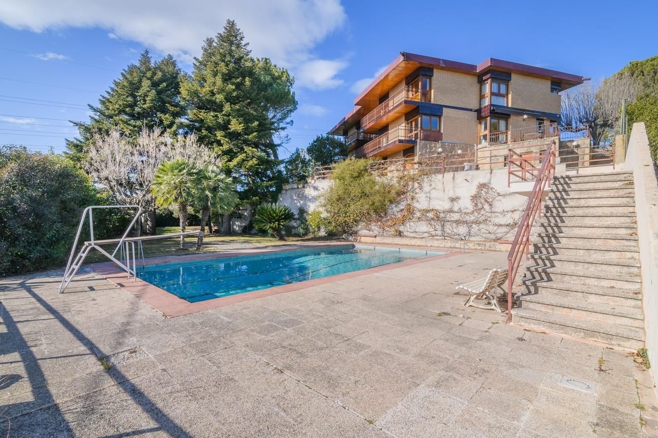 Piscina de Casa o xalet en venda en Manresa amb Aire condicionat, Calefacció i Jardí privat