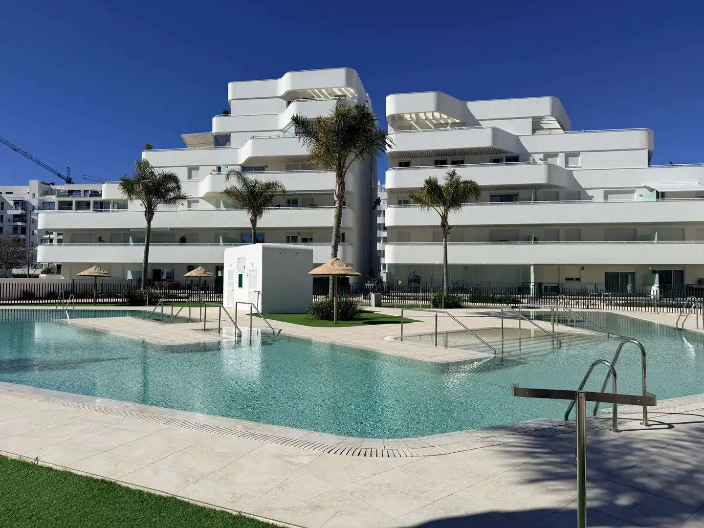Vista exterior de Apartamento para compartir en Vélez-Málaga con Aire acondicionado, Terraza y Amueblado