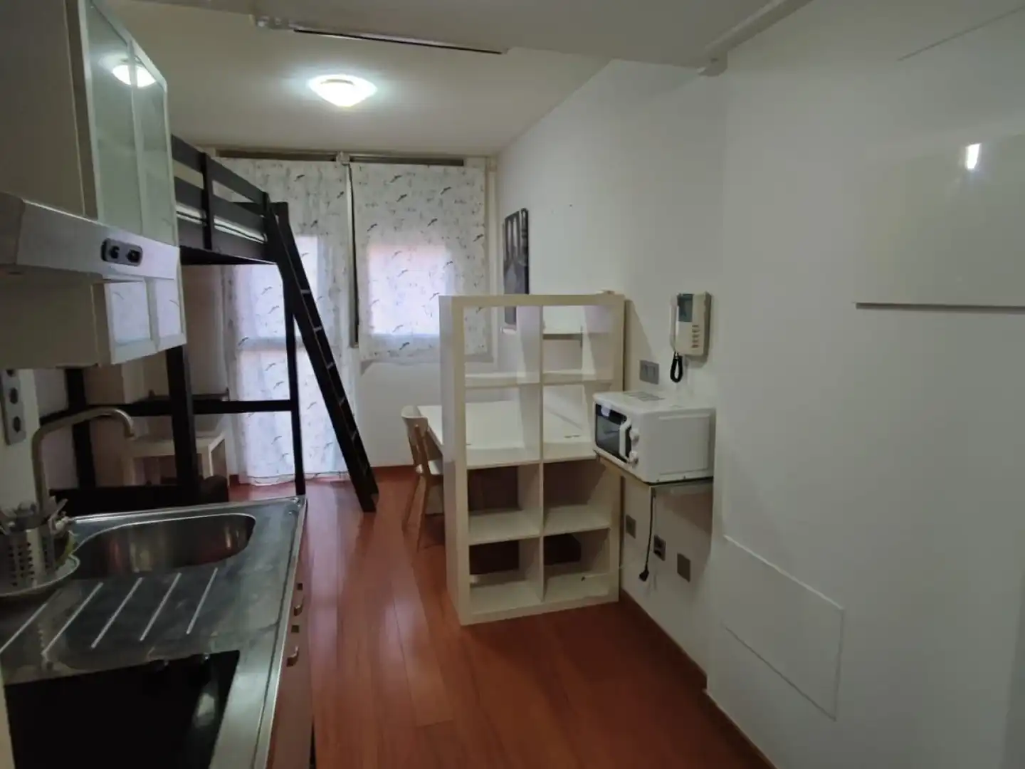 Estudio de alquiler en Juan Carlos I