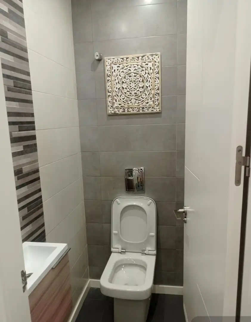 Badezimmer von Geschaftsraum zur Miete in Córdoba mit Klimaanlage