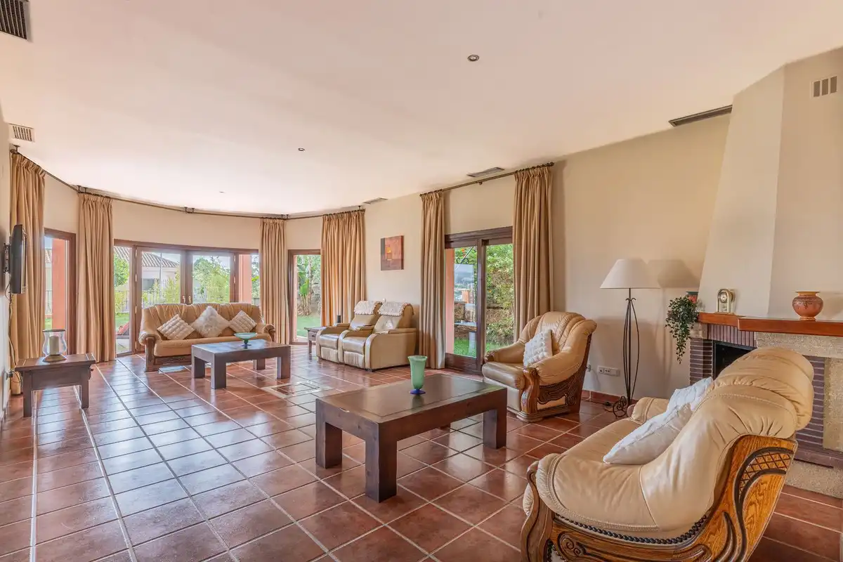 Chalet con piscina en venta en Calle Benahavis, imagen 7