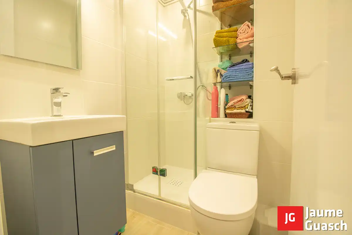 Badezimmer von Erdgeschoss zum Verkauf in Torredembarra mit Klimaanlage, Heizung und Terrasse