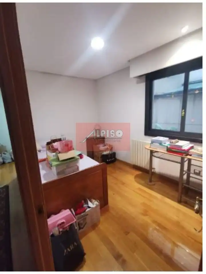 Piso en venta en Ourense Capital  con Calefacción, Parquet y Amueblado