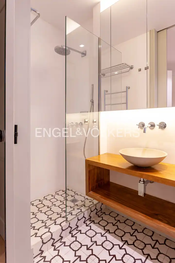 Badezimmer von Wohnung zur Miete in Madrid mit Klimaanlage, Heizung und Möbliert