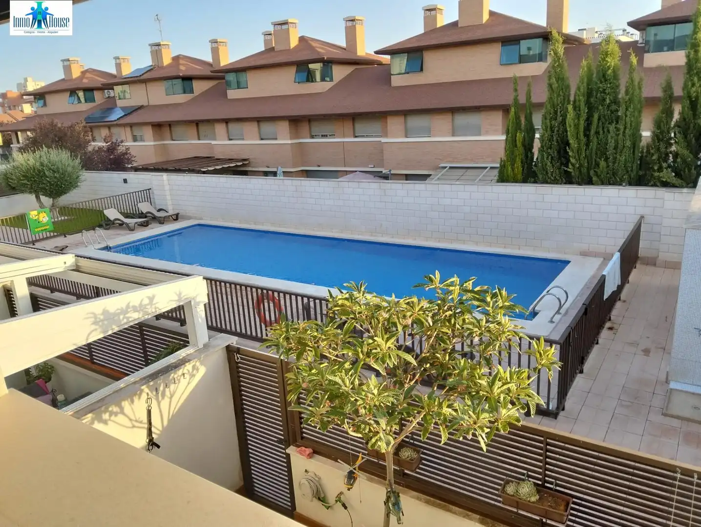 Piscina de Casa adosada en venda en Albacete amb Calefacció, Parquet i Terrassa