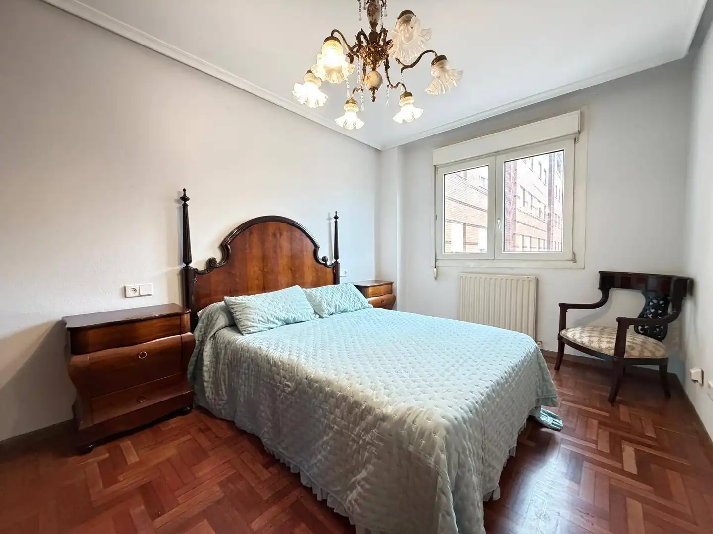Habitación de Piso en venta en Gijón  con Calefacción, Parquet y Terraza