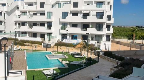 Apartamento casi nuevo de 2 dormitorios y 2 baños en el primer piso en la comunidad cerrada segura de Santa Rosalia Lake Resort. E