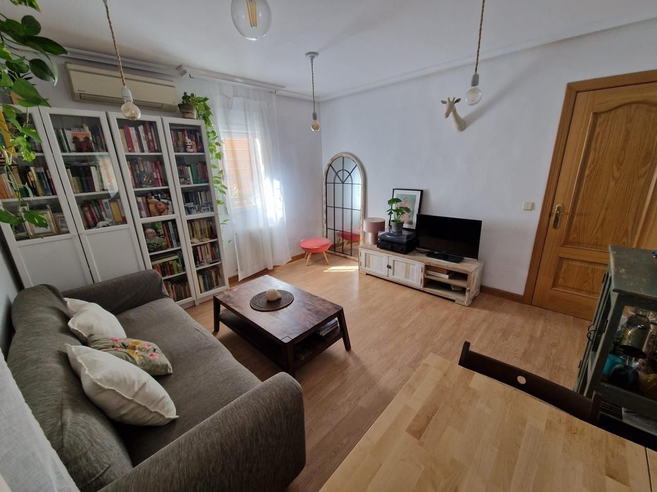 Living room of Planta baja for sale in  Madrid Capital  with Air Conditioner, Heating and Parquet flooring