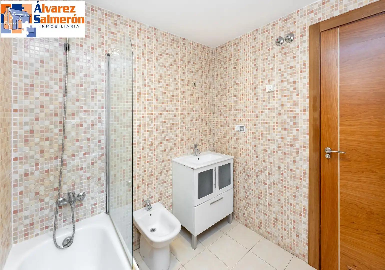 Baño de Piso en venta en Armilla
