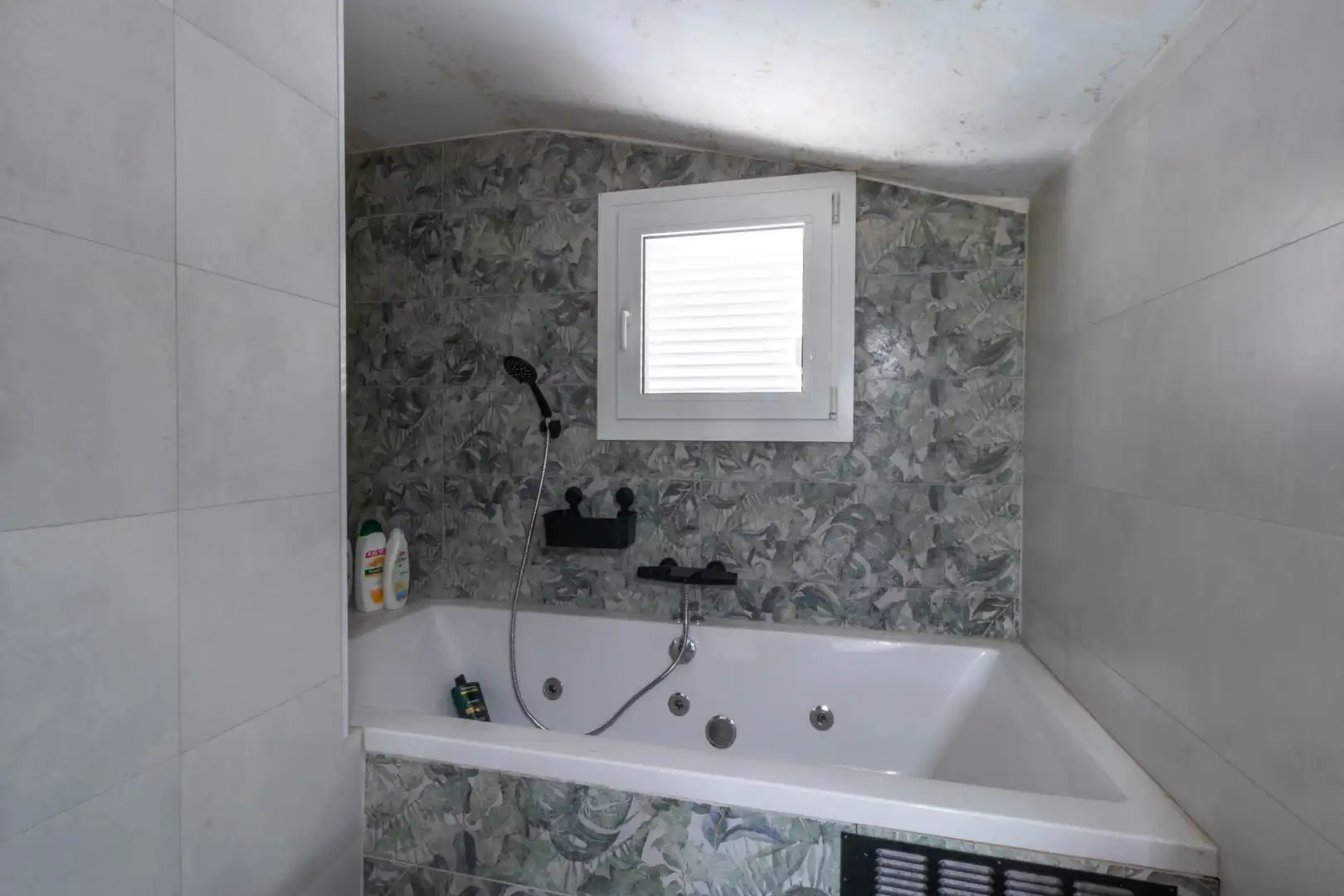 Bany de Casa o xalet en venda en Sant Cebrià de Vallalta amb Aire condicionat, Calefacció i Jardí privat