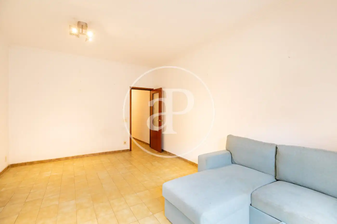 Vista exterior de Piso en venta en Barcelona con Calefacción