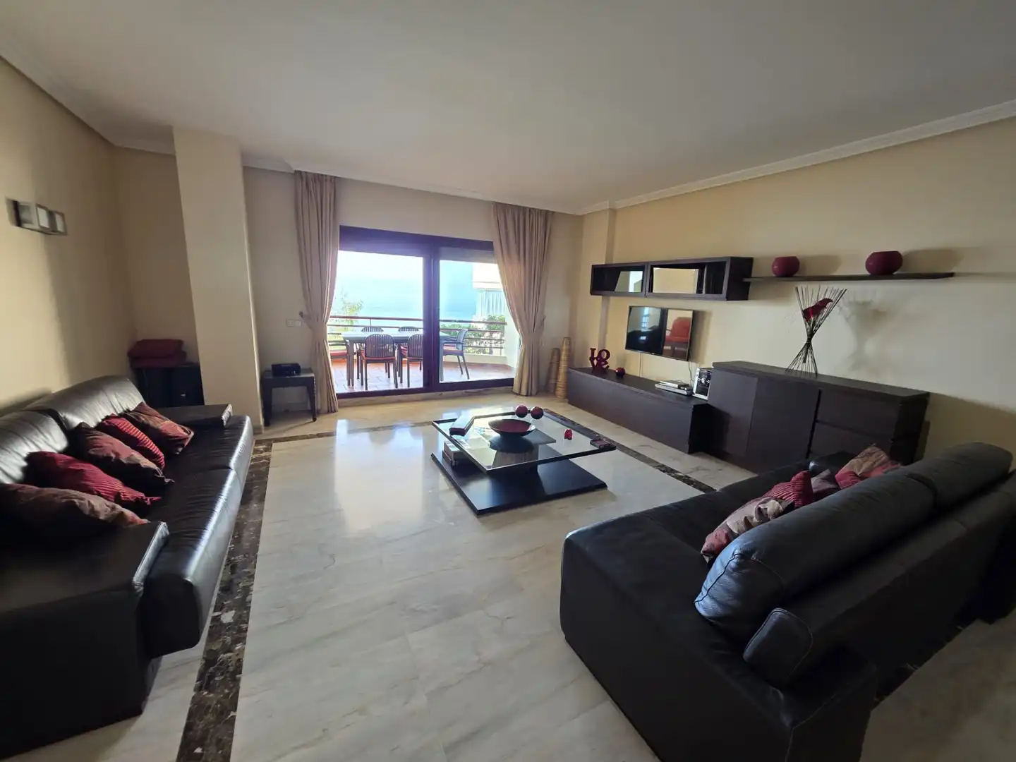 Sala d'estar de Pis en venda en Benalmádena amb Aire condicionat, Terrassa i Traster