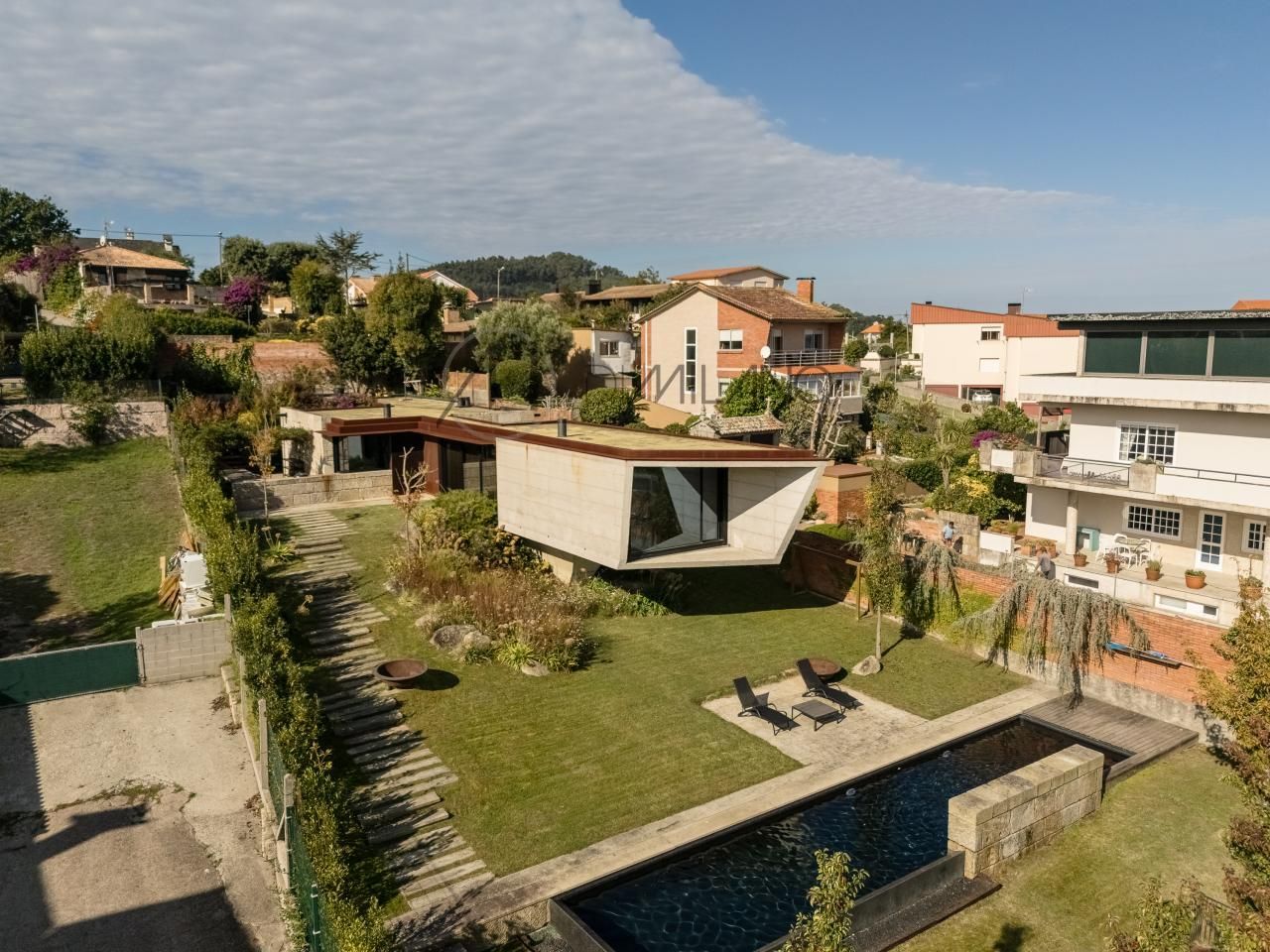 Vista exterior de Casa o xalet en venda en Nigrán amb Calefacció, Jardí privat i Piscina