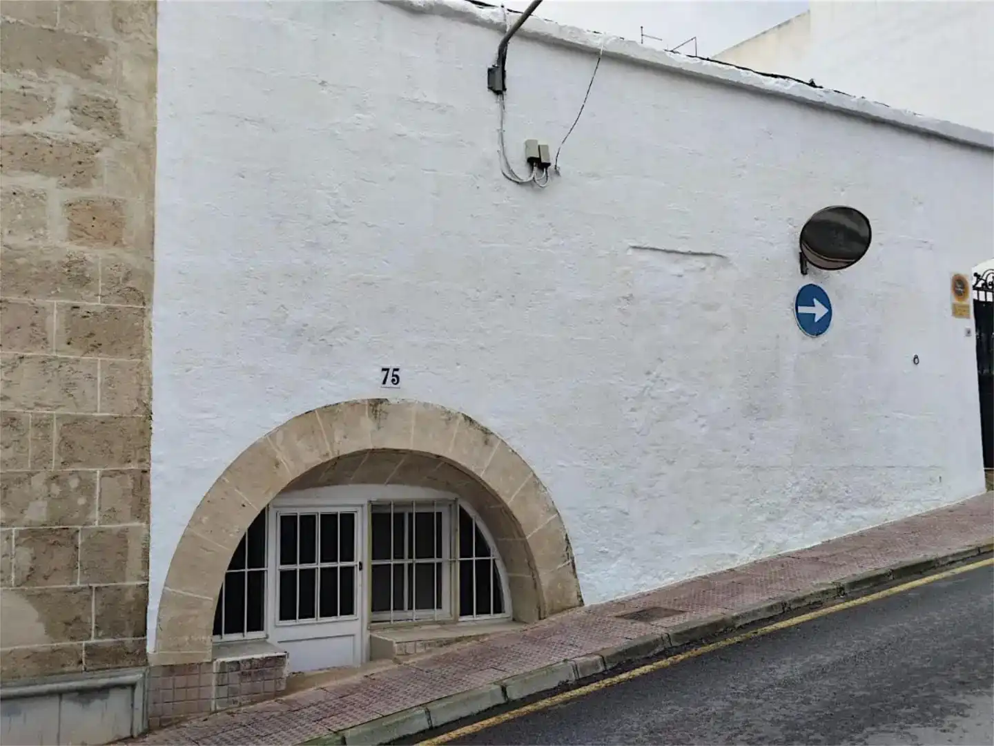 Vista exterior de Planta baixa en venda en Es Castell amb Aire condicionat i Balcó