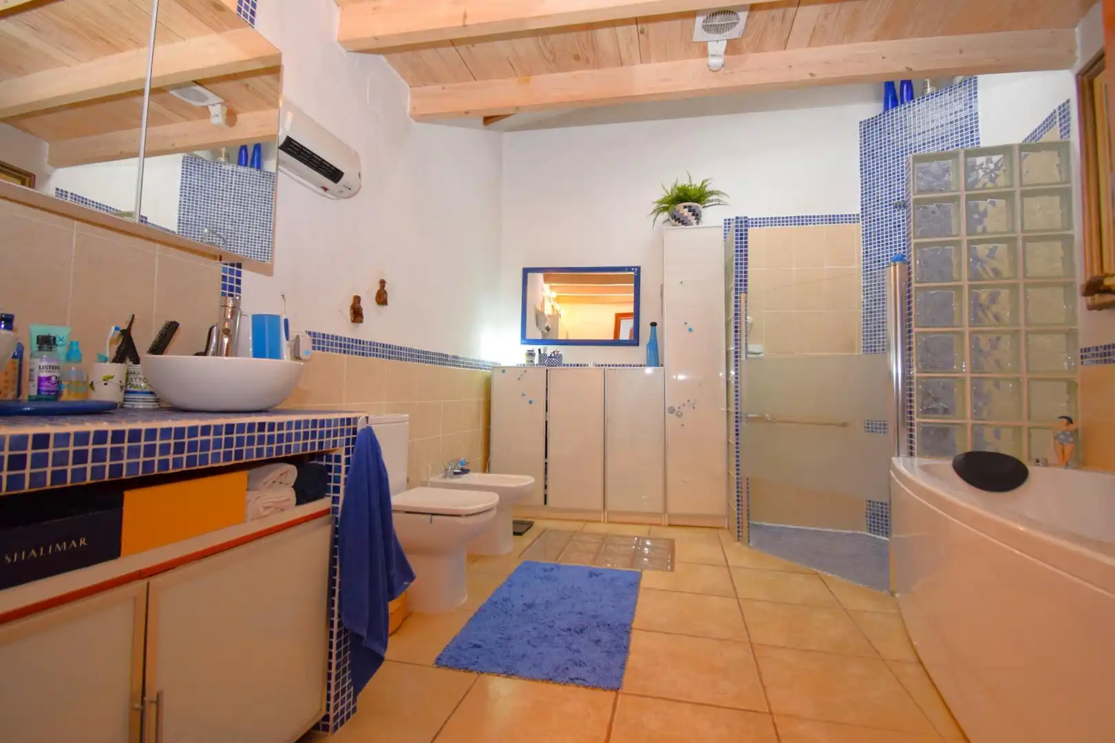 Badezimmer von Haus oder Chalet zum Verkauf in Muro mit Klimaanlage, Heizung und Privatgarten