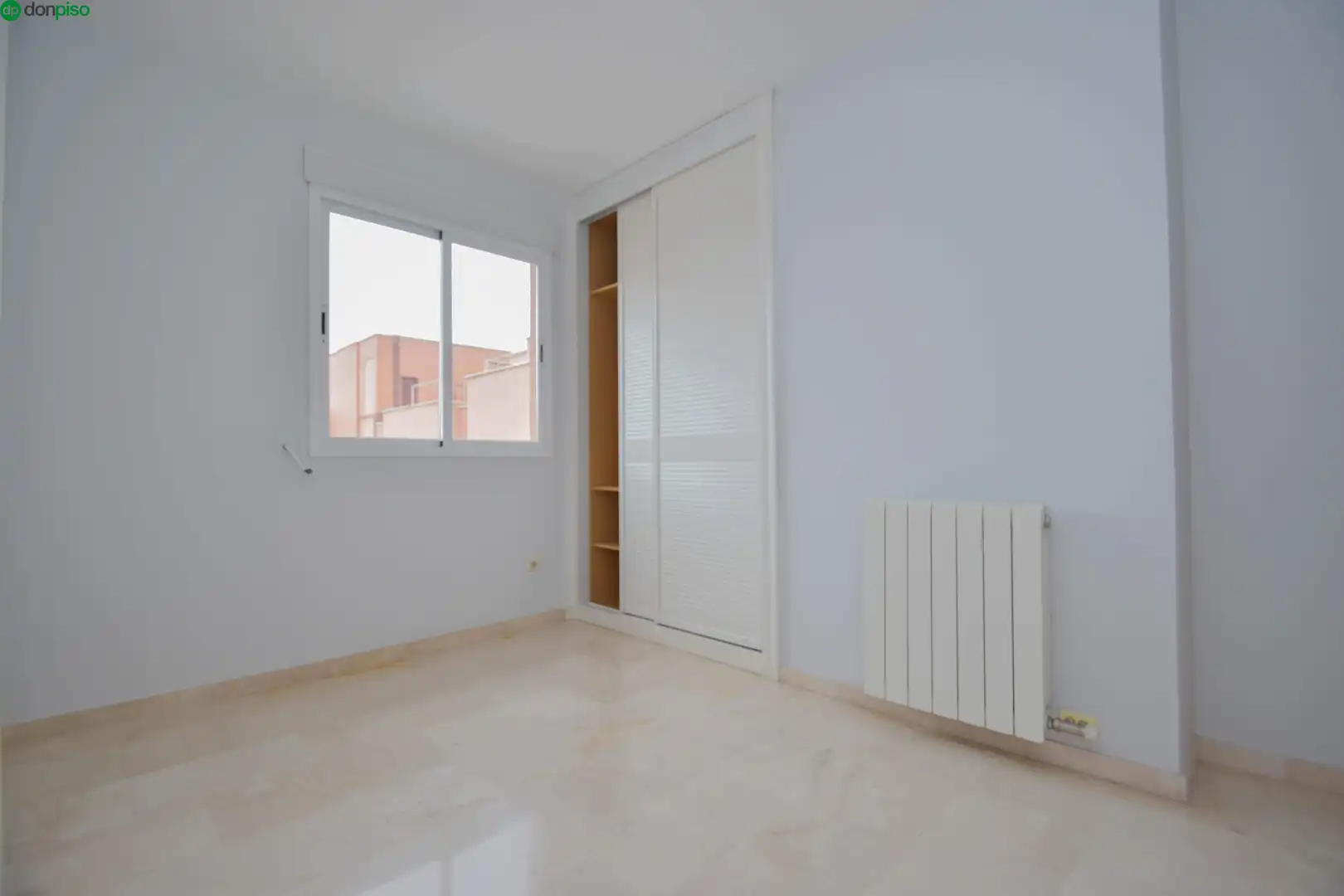 Bedroom of Attic for sale in Granada  with Heating, Private garden and Parquet flooring