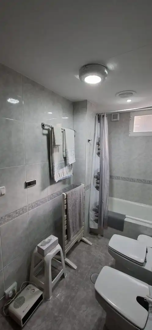 Baño de Piso de alquiler en Granada con Calefacción, Amueblado y Balcón