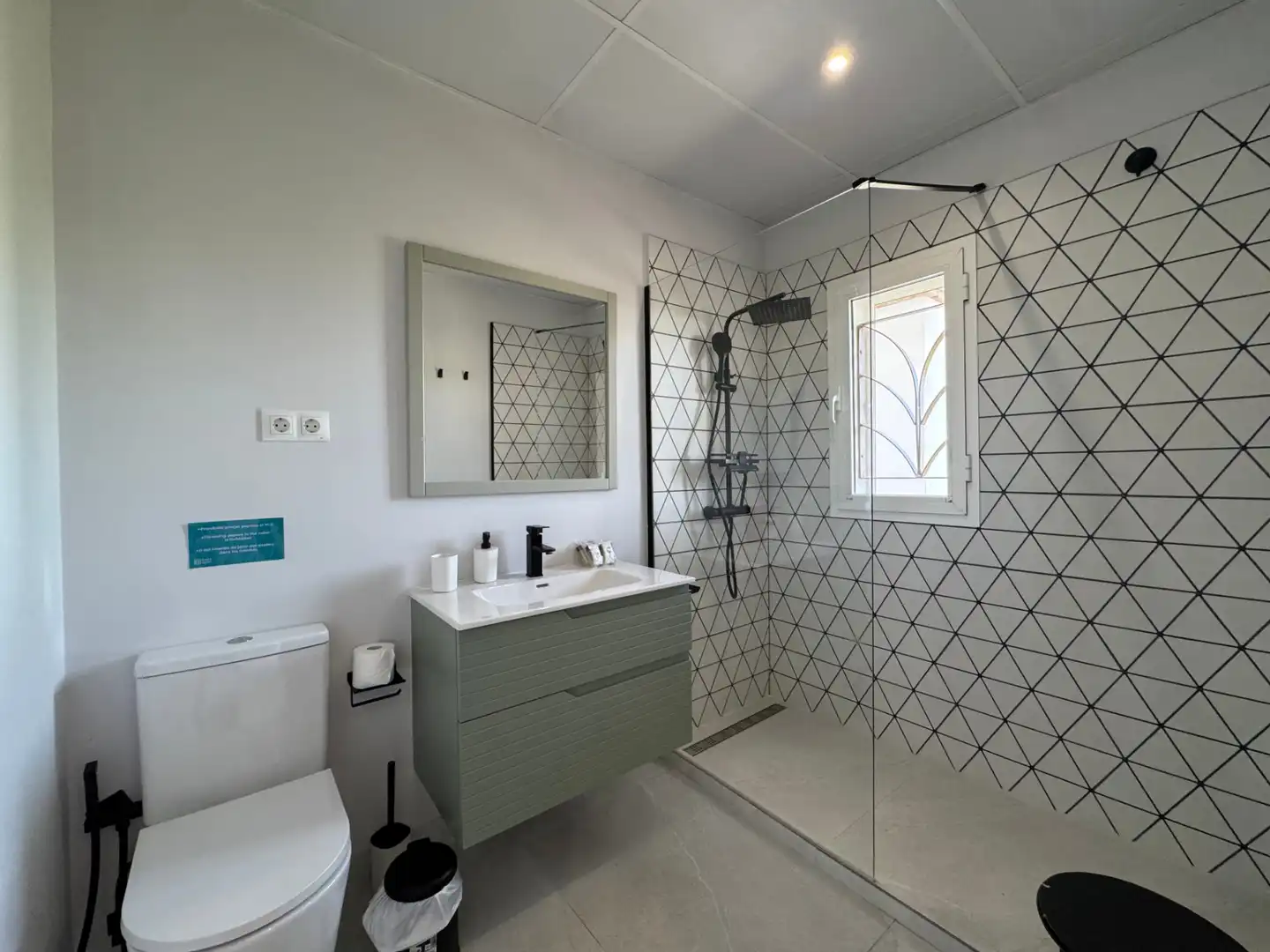Bathroom of Flat for rent in Alhaurín de la Torre  with Air Conditioner, Heating and Terrace