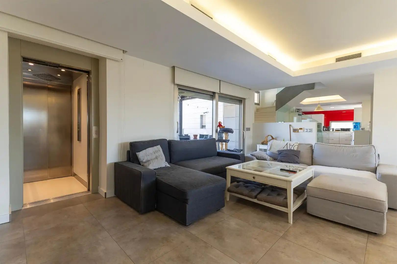 Sala d'estar de Casa o xalet en venda en Alicante / Alacant amb Aire condicionat, Calefacció i Jardí privat