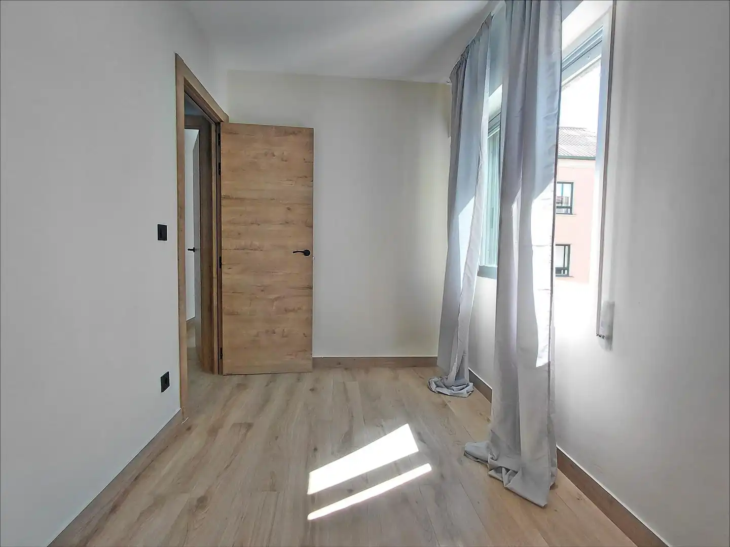 Habitación de Piso en venta en Pontevedra Capital  con Calefacción y Trastero