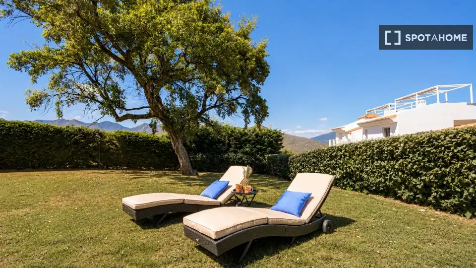 Jardín de Apartamento para compartir en Ojén con Aire acondicionado, Terraza y Amueblado