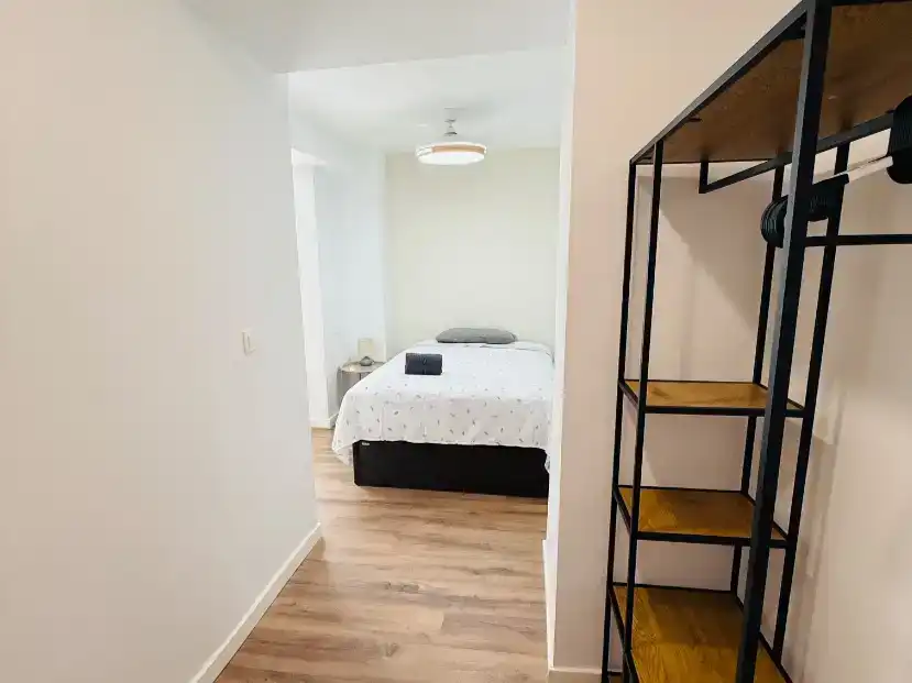 Schlafzimmer von Wohnung zur Miete in Zaragoza mit Parkett, Möbliert und Balkon