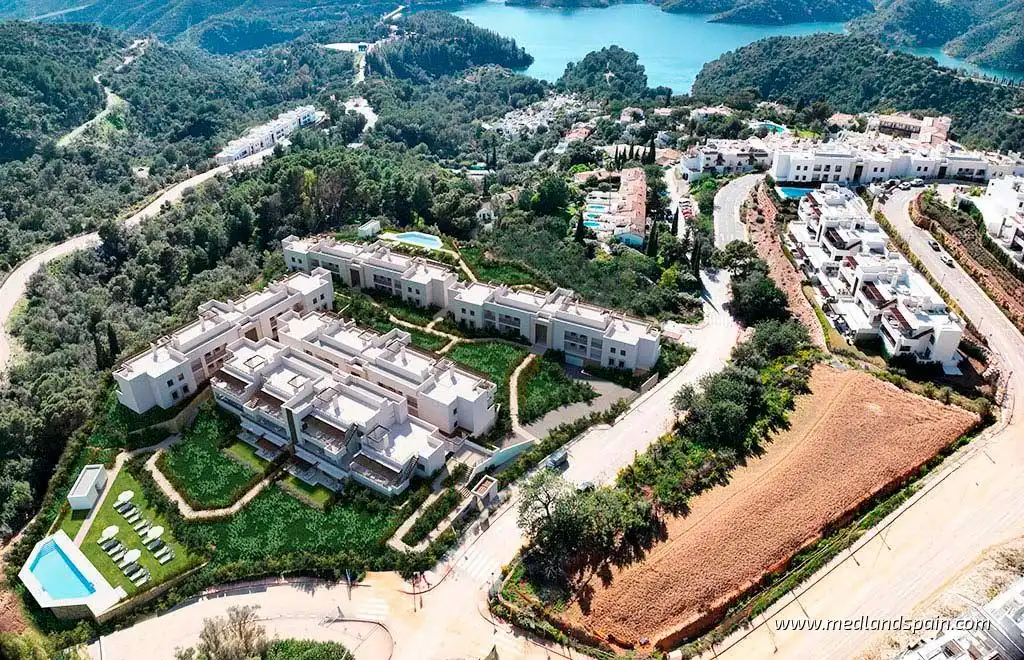Apartamento con piscina en venta en Istán, imagen 3