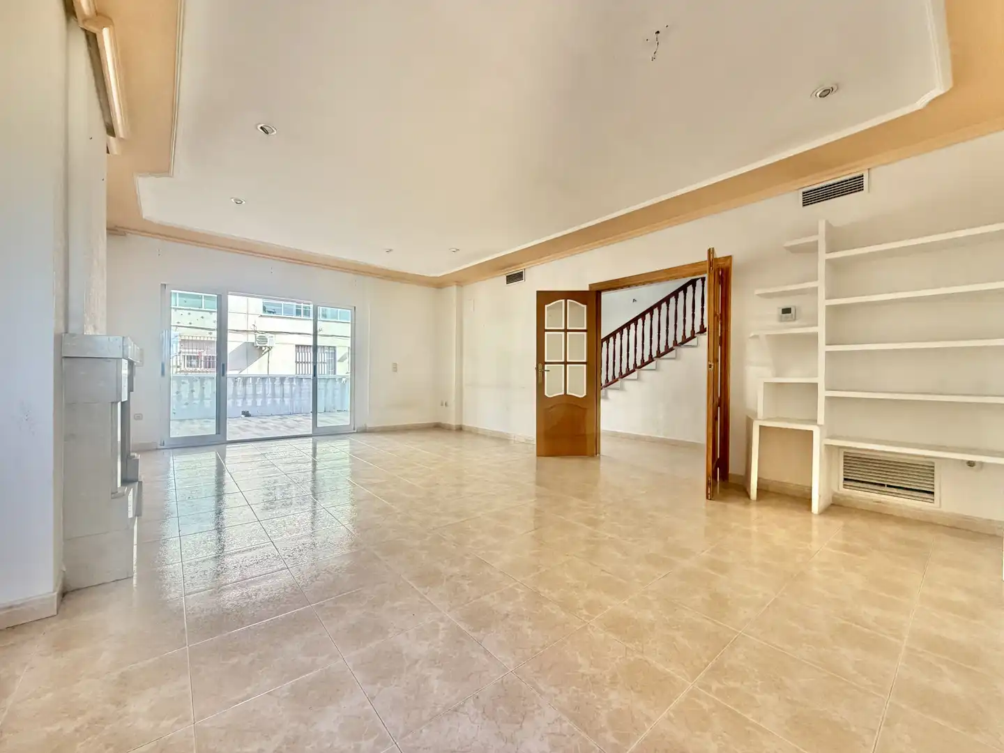 Sala d'estar de Casa o xalet en venda en Murcia amb Aire condicionat i Terrassa