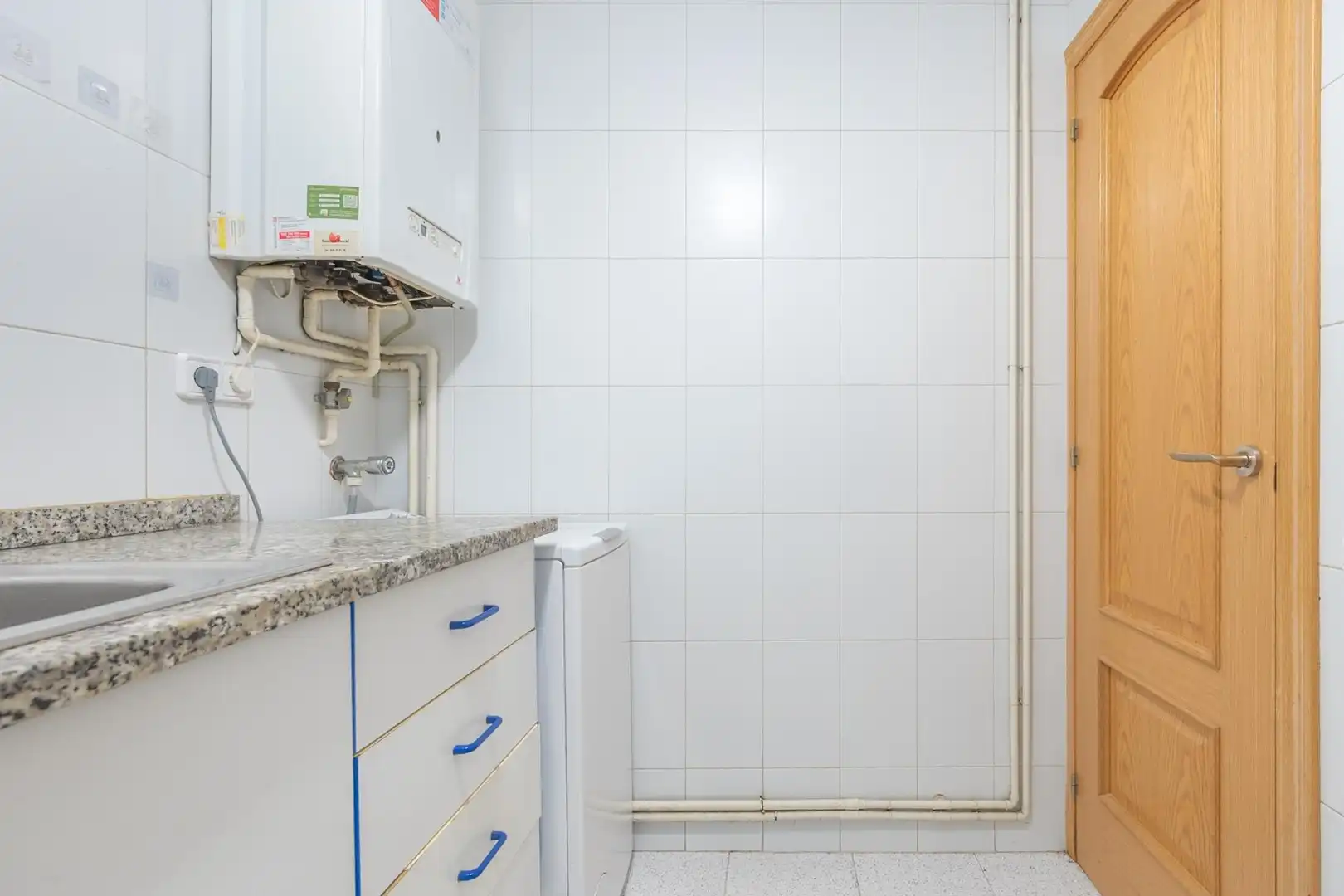 Kitchen of Flat for sale in Vilanova i la Geltrú  with Heating, Furnished and Balcony
