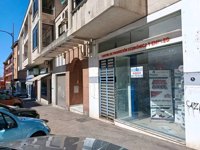 Local comercial en Alquiler en Calle Sor Valentina Mirón en Los Pinos - El Pilar