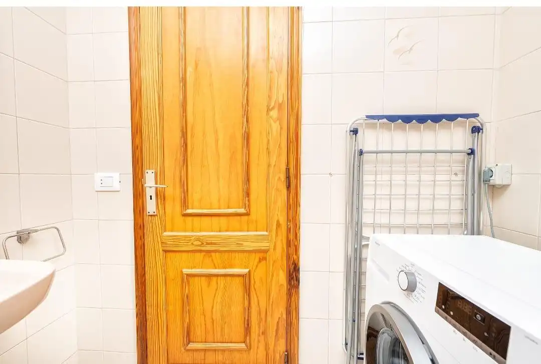Bathroom of Flat for rent in Las Palmas de Gran Canaria  with Furnished, Washing machine and Microwave