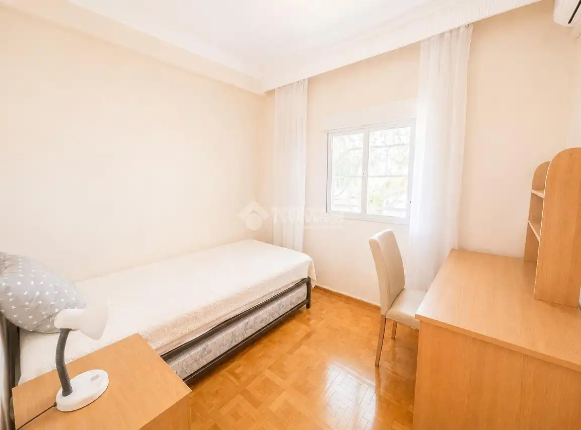 Habitación de Piso en venta en Madrid con Calefacción, Parquet y Terraza