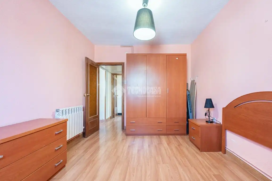 Bedroom of Flat for sale in Madrid