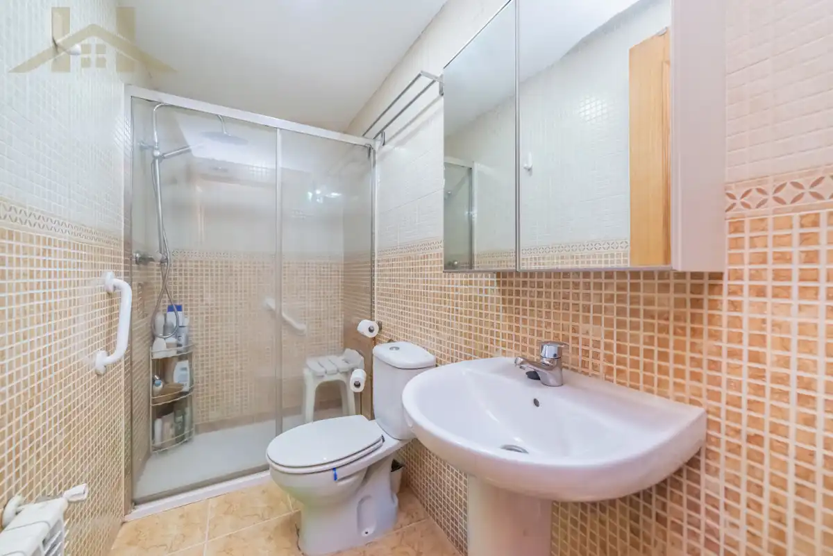 Baño de Piso en venta en Valdemoro con Aire acondicionado, Calefacción y Jardín privado