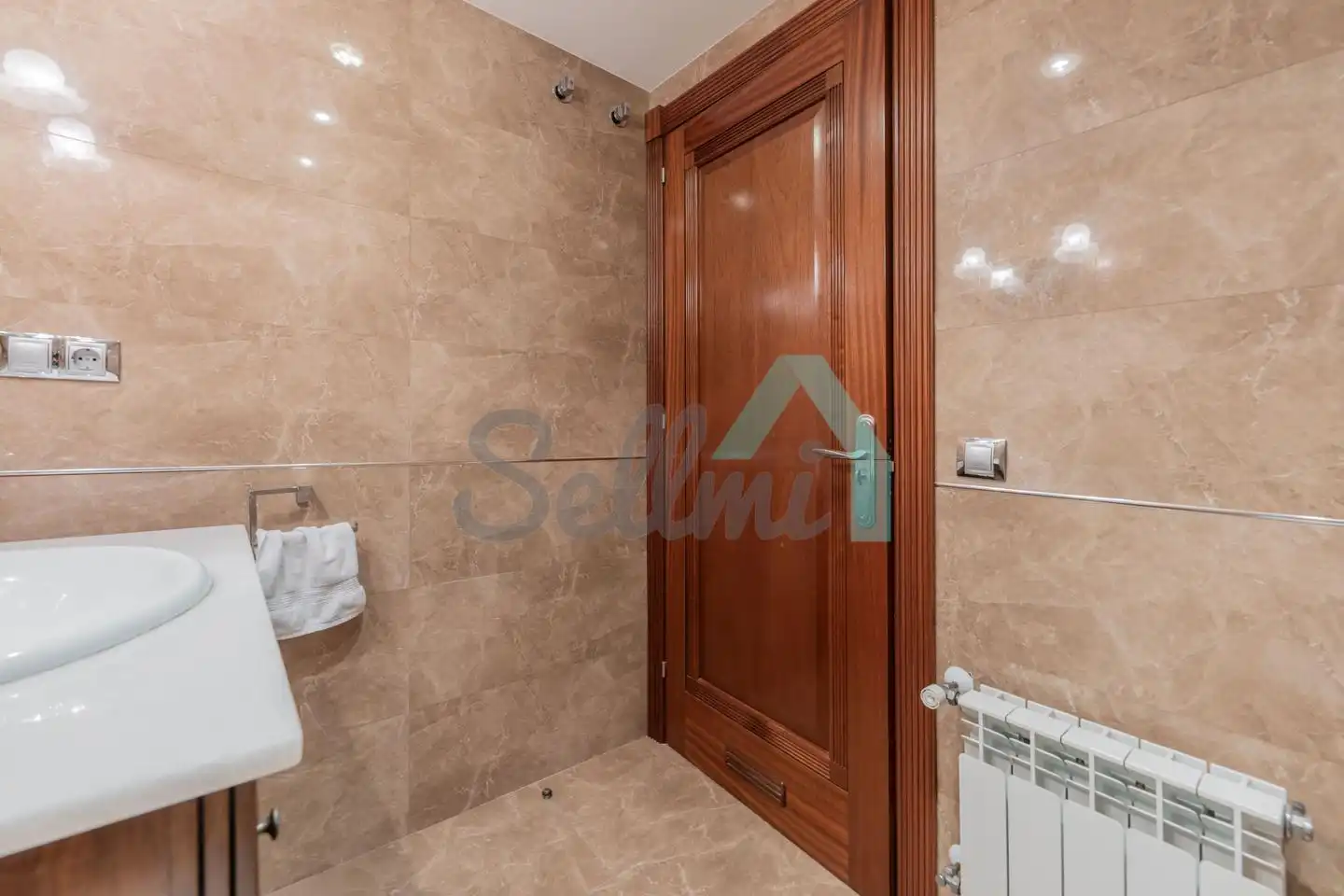 Badezimmer von Wohnung zur untervermieten in Oviedo  mit Heizung, Parkett und Möbliert